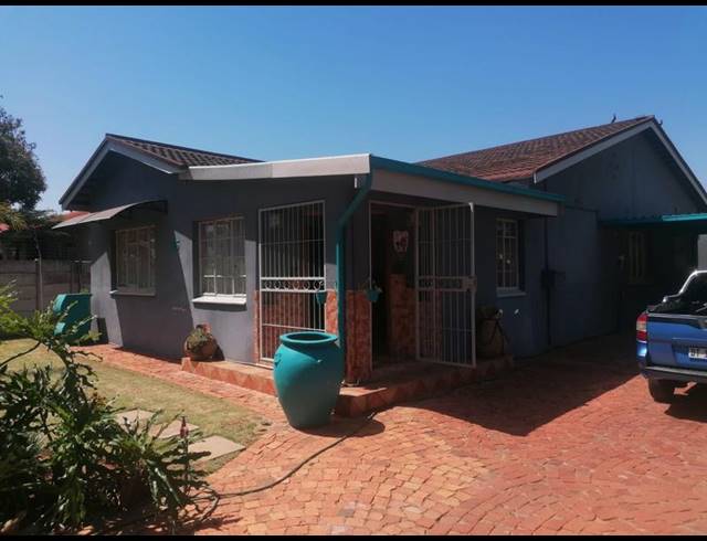 4 BEDROOM HOUSE FOR SALE IN PARKTOWN ESTATE